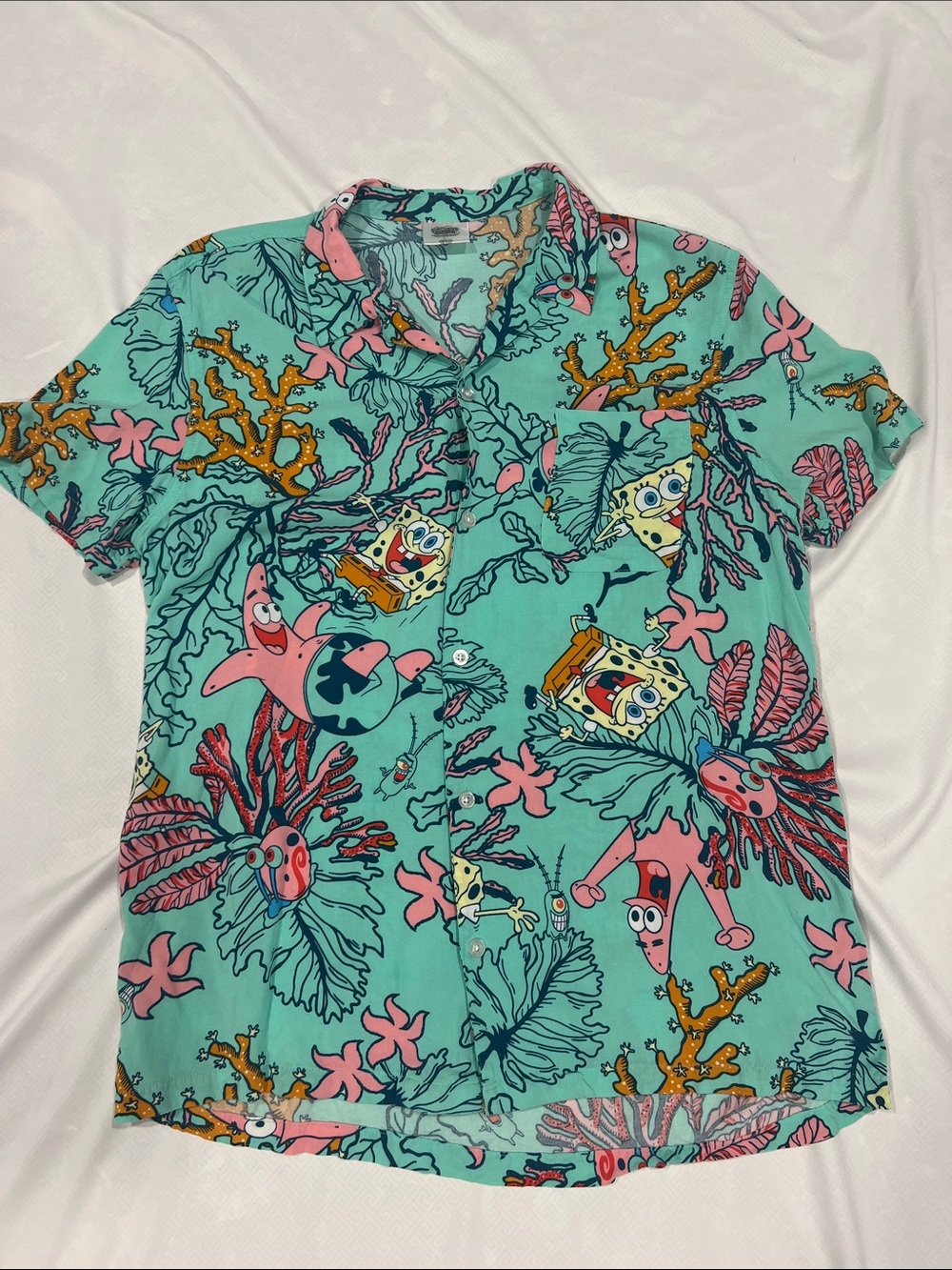SpongeBob Squarepants Green Pink Navy Patterned button down shirt. Size large